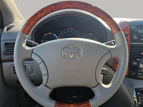Used 2007 Toyota Sienna XLE Limited image 3