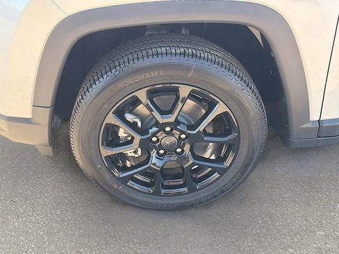 New 2026 Jeep Compass Latitude image 39