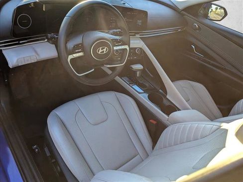 Certified 2025 Hyundai Elantra Limited image 10