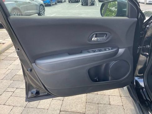 Used 2018 Honda HR-V LX image 22