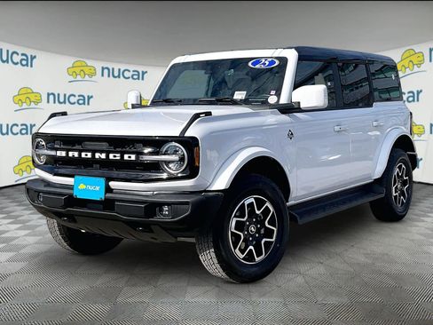Used 2025 Ford Bronco Outer Banks image 3