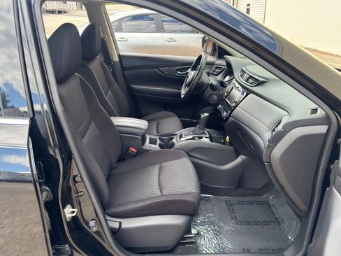 Used 2019 Nissan Rogue SV w/ Premium Package FWD image 14