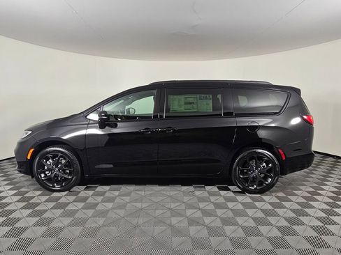 New 2026 Chrysler Pacifica Select image 7