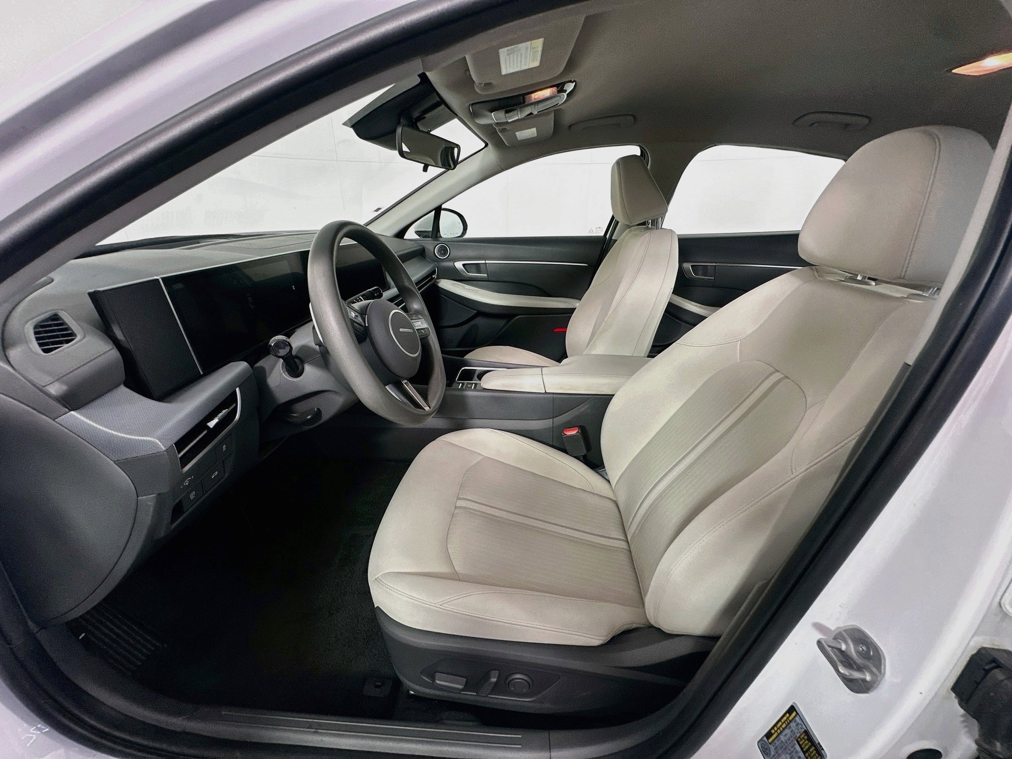 Used 2025 Hyundai Sonata SEL FWD image 13