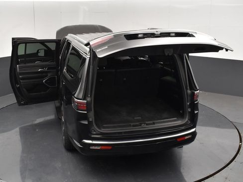 Used 2024 Jeep Wagoneer L Series III w/ Flexible Seating Group AWD/4WD image 35