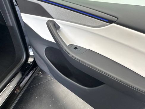Used 2026 Tesla Model Y AWD image 25