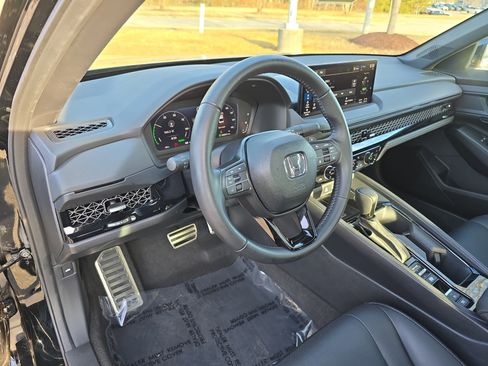 Used 2025 Honda Accord Sport image 15