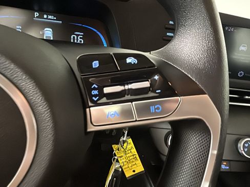 Certified 2024 Hyundai Elantra SE FWD image 20