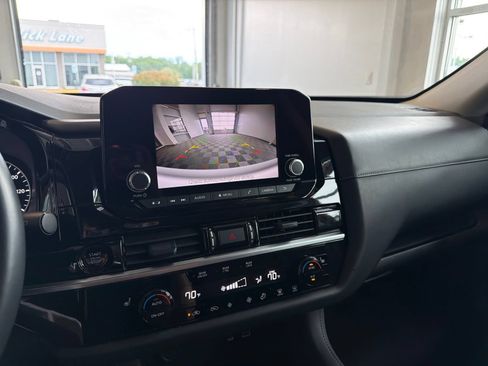 Used 2025 Nissan Pathfinder SV AWD/4WD image 29