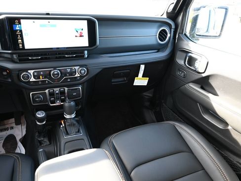 New 2025 Jeep Gladiator Sport image 21