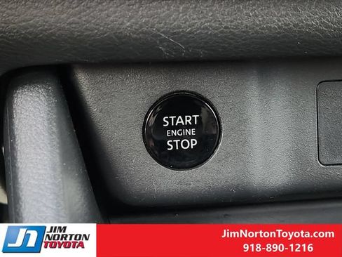 Used 2025 Nissan Rogue SV FWD image 21