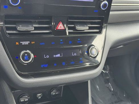 Used 2022 Hyundai Ioniq SE FWD image 15