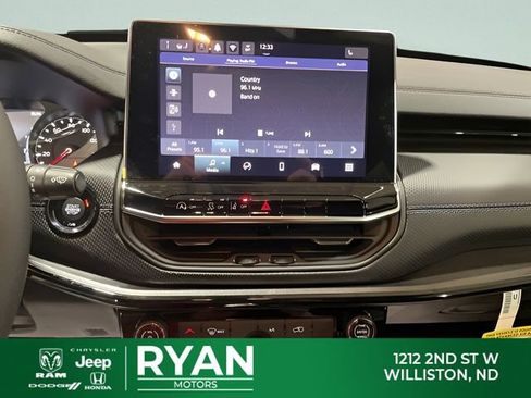 New 2026 Jeep Compass Latitude AWD/4WD image 24