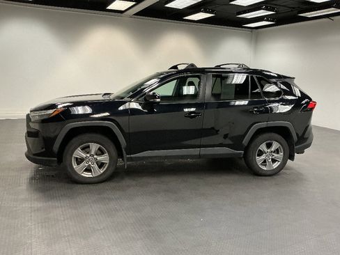 Used 2022 Toyota RAV4 XLE w/ Convenience Package AWD/4WD image 2
