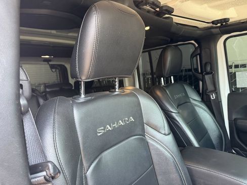 Used 2022 Jeep Wrangler Unlimited Sahara AWD/4WD image 3