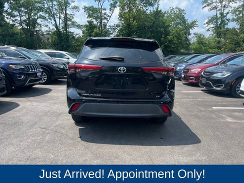 Used 2020 Toyota Highlander LE FWD image 6