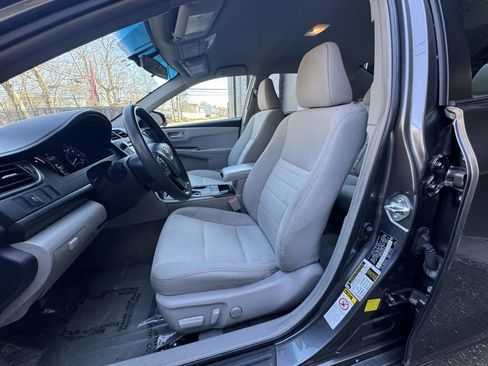 Used 2016 Toyota Camry LE FWD image 12