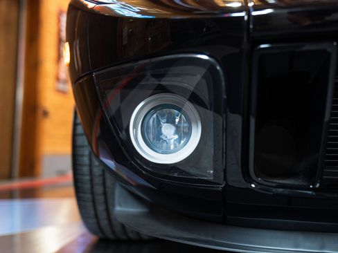 Used 2006 Ford GT RWD image 16