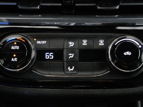 Used 2025 Buick Envista Sport Touring image 19