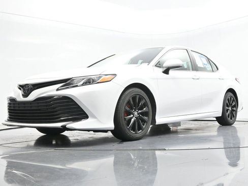 Used 2020 Toyota Camry LE FWD image 37