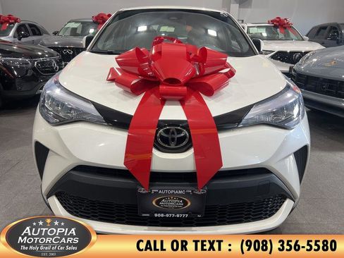 Used 2021 Toyota C-HR XLE image 8