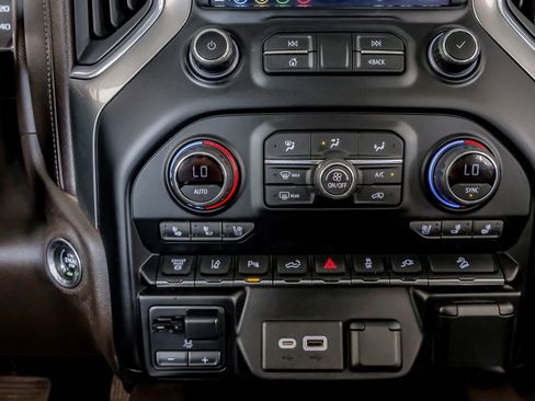 Used 2021 Chevrolet Silverado 2500 LTZ w/ LTZ Texas Edition AWD/4WD image 27