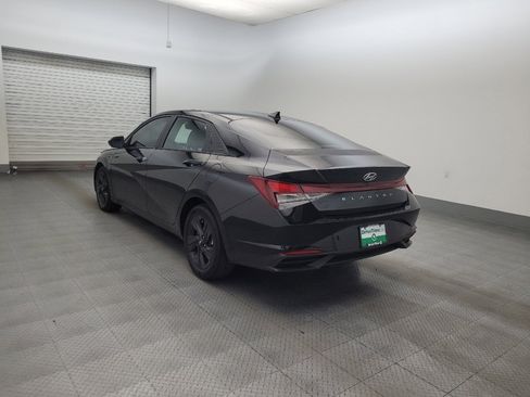 Used 2022 Hyundai Elantra SEL w/ Preferred Accessory Package FWD image 5