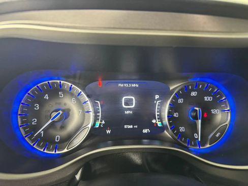 Used 2022 Chrysler Pacifica Touring-L FWD image 14