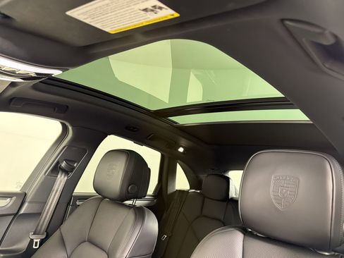 Certified 2026 Porsche Macan AWD/4WD image 19