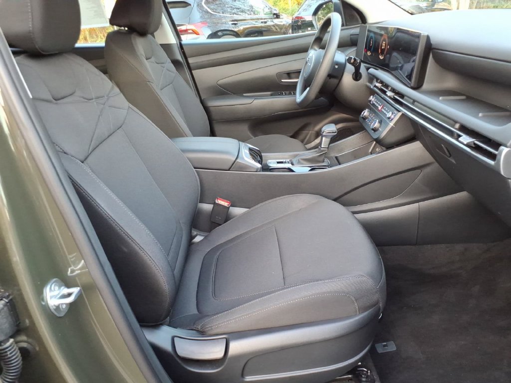 Used 2025 Hyundai Tucson SE AWD/4WD image 17