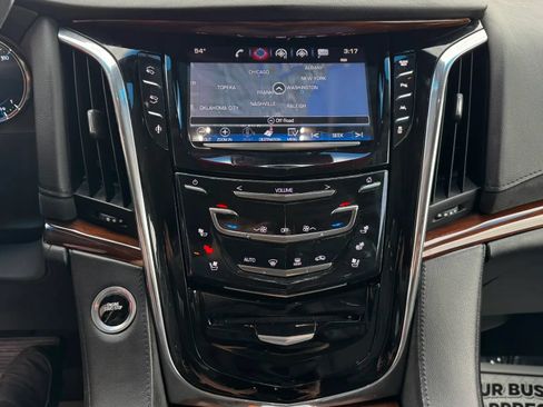 Used 2016 Cadillac Escalade Luxury AWD/4WD image 28