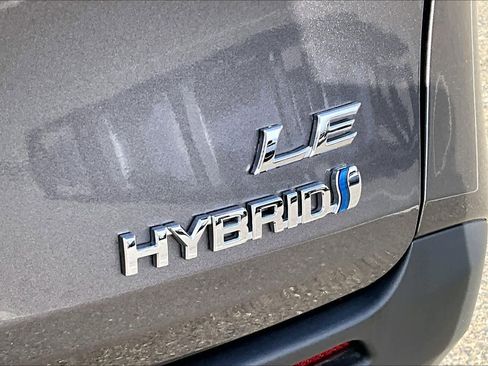 Certified 2024 Toyota Sienna LE image 9