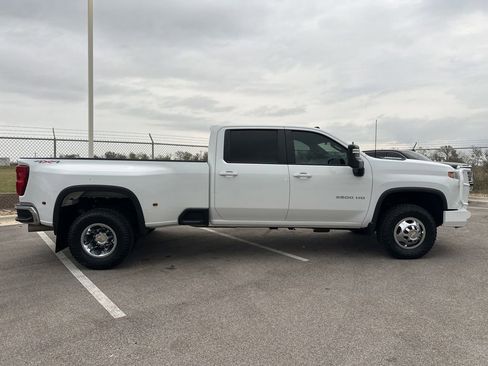 Used 2024 Chevrolet Silverado 3500 LT w/ Convenience Package image 9