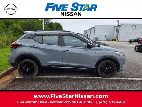 Used 2024 Nissan Kicks SR FWD image 11