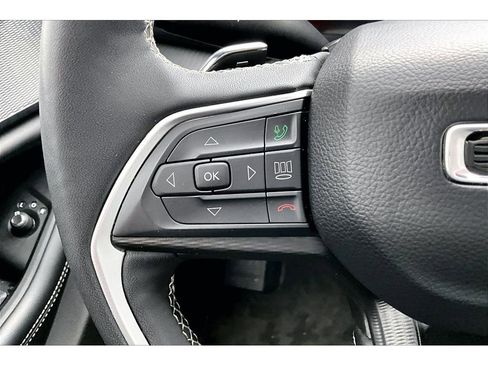 Certified 2025 Jeep Grand Cherokee L Altitude AWD/4WD image 26