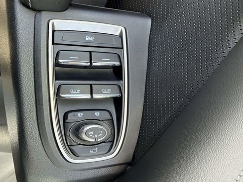 Used 2025 Subaru Ascent Limited image 22