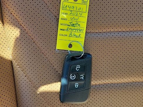 Certified 2024 Volkswagen Jetta SEL FWD image 36