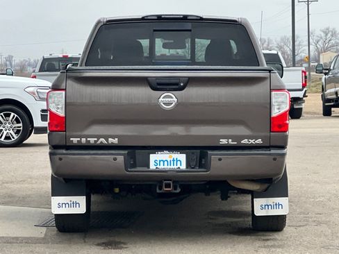 Used 2017 Nissan Titan SL image 4