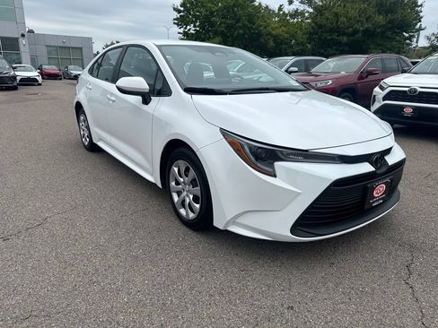 Used 2024 Toyota Corolla LE FWD image 9