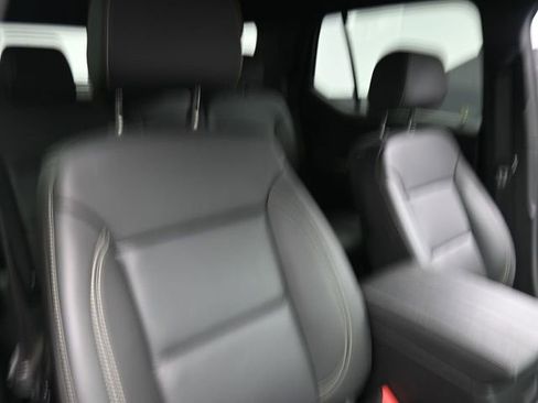 Used 2023 Chevrolet Traverse LT w/ Rear Camera Mirror Package image 29