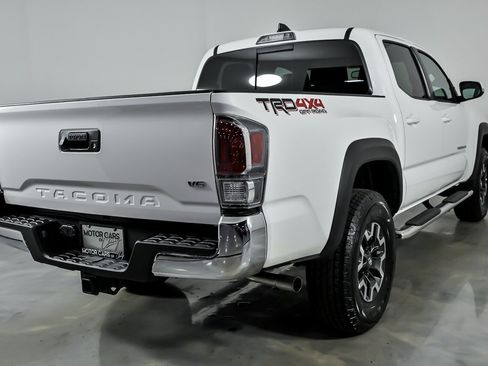 Used 2021 Toyota Tacoma TRD Off-Road AWD/4WD image 12
