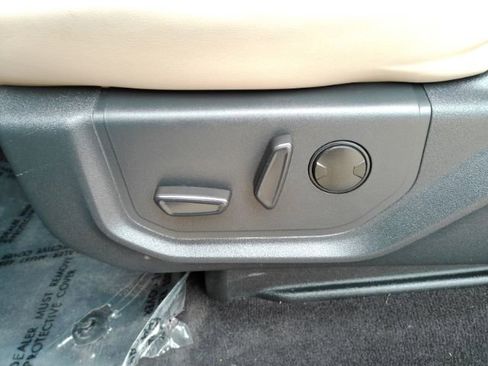 Used 2022 Ford Expedition XLT RWD image 17