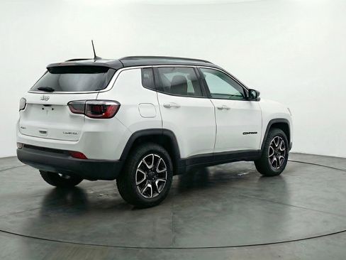 Used 2025 Jeep Compass Trailhawk AWD/4WD image 9