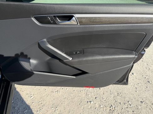 Used 2017 Volkswagen Passat 1.8T SE image 19