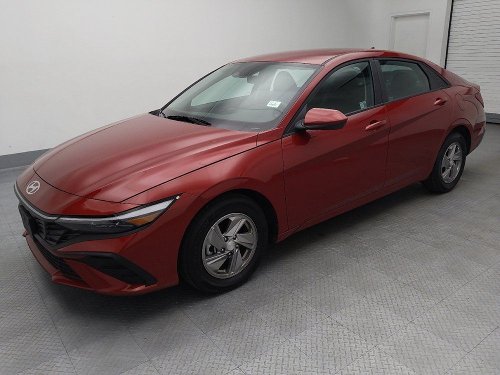 Used 2025 Hyundai Elantra SE FWD image 2