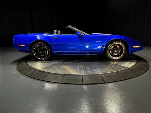Used 1996 Chevrolet Corvette Convertible RWD image 3