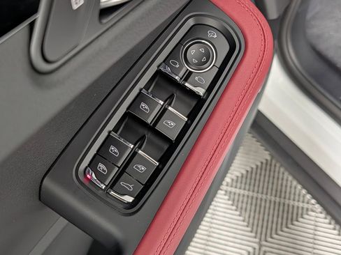 New 2026 Porsche Macan AWD/4WD image 27