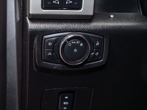 Used 2018 Ford F250 Lariat w/ Lariat Value Package AWD/4WD image 16
