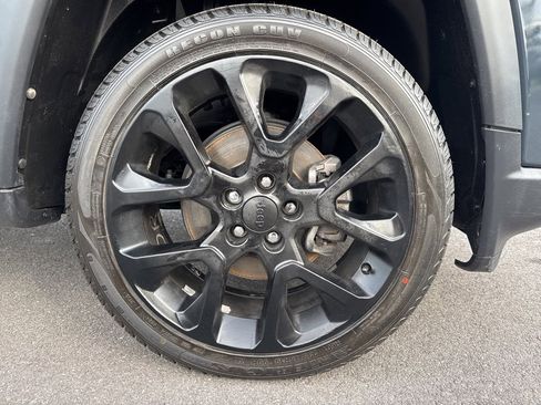 Used 2018 Jeep Compass Limited w/ Navigation Group image 11