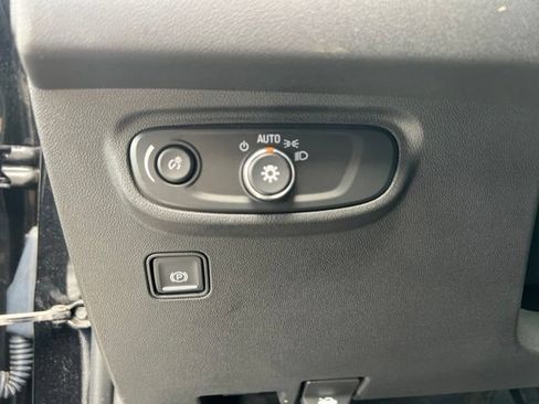 Used 2021 GMC Terrain SLE FWD image 18